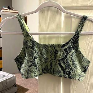 Alo top, size medium